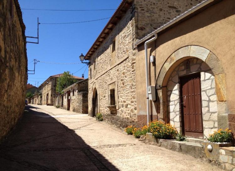 10465_10152955866430122_2037418982_n