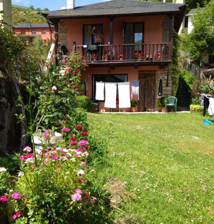 941883_10152965048065122_1914898615_n