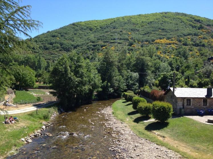 945873_10152959375580122_29073812_n